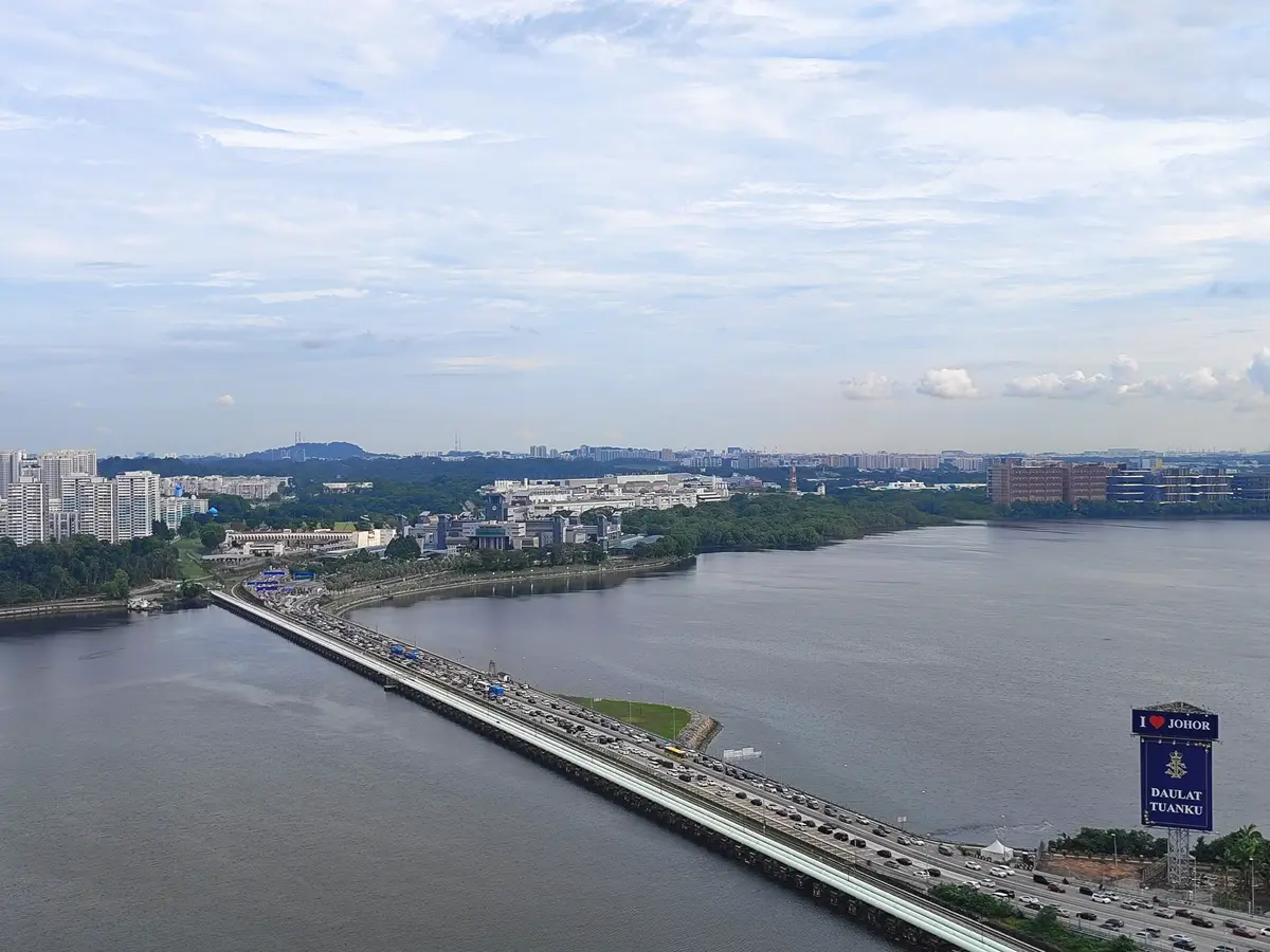 Cross-Border Grab from Singapore to JB: Fares, Rules, and When It's Worth It