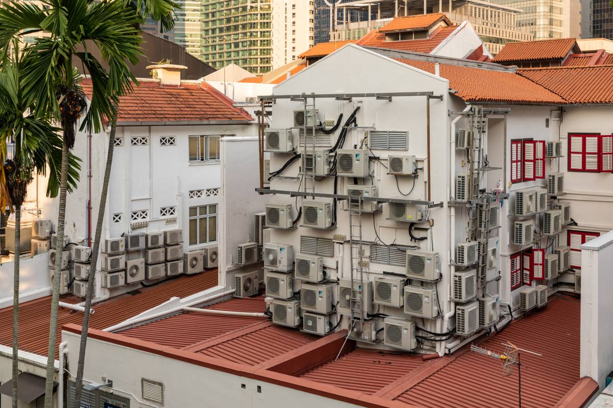 Chinatown Singapore shophouses and street, CC BY-SA 4.0 Dietmar Rabich via Wikimedia Commons - Singapore destination near Johor Bahru